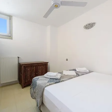 Seaside With Hot Tub, Vineyard, Shared Pool And View Holiday home