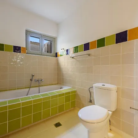 Seaside With Hot Tub, Vineyard, Shared Pool And View Holiday home