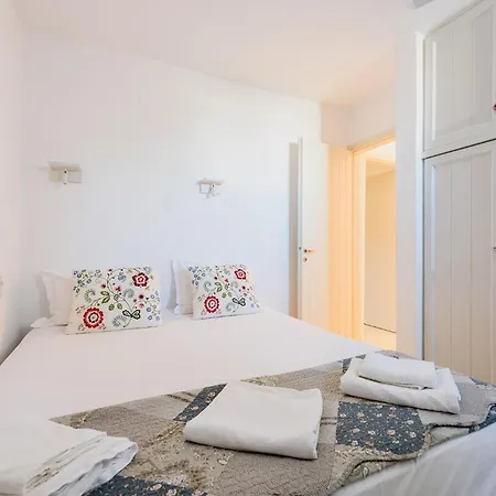 Seaside With Hot Tub, Vineyard, Shared Pool And View * Páros